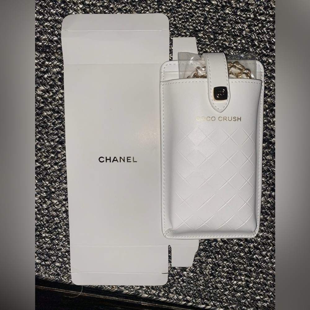 CHANEL Coco Crush Smartphone Case in White with Detachable Matching Strap NWB - Picture 12 of 13